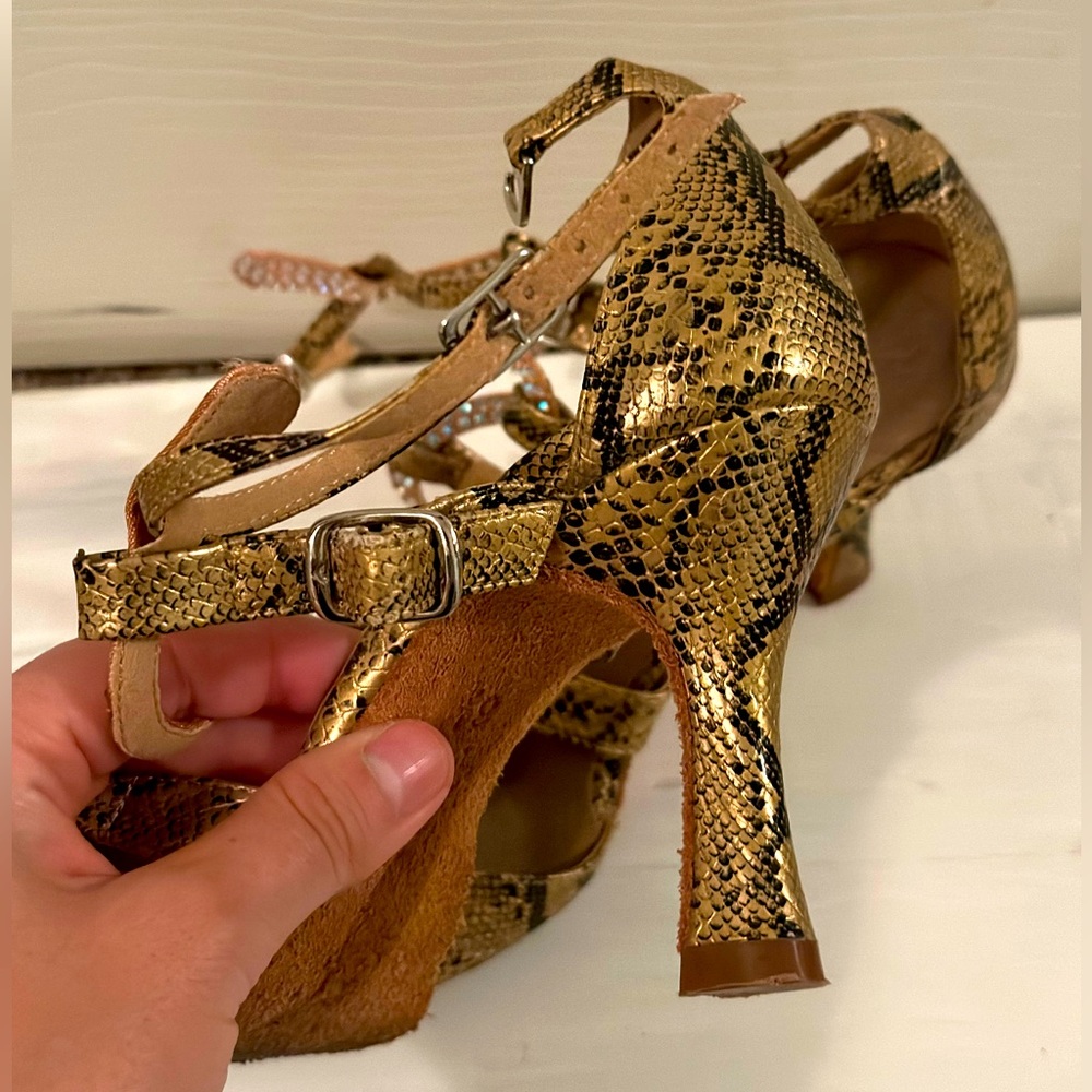 Elegant Dance Shoes Size. 7